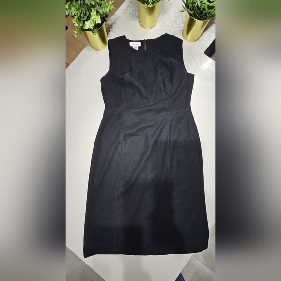 CALVIN KLEIN Parfaite petite robe noir de style classique et intemporelle - Picture 2 of 9